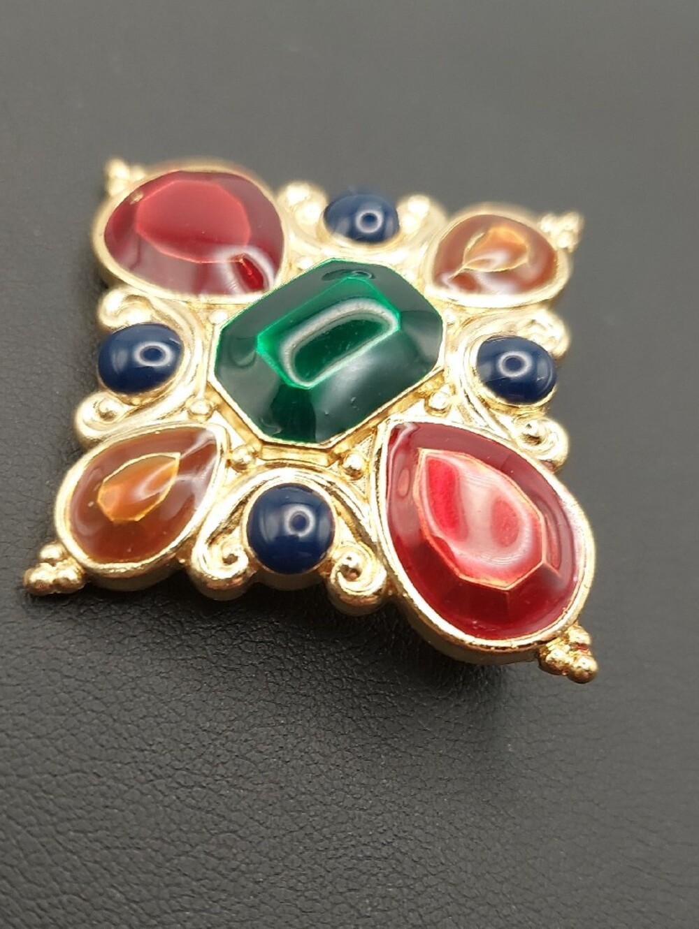 JAY STRONGWATER Vtg 1990's Maltese Cross GRIPOIX GLASS Goldtone Pendant